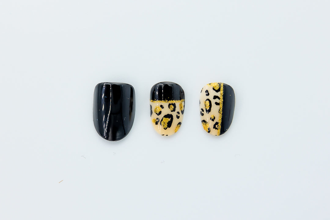 MissYes Press-On Nails Black with White & Gold Round