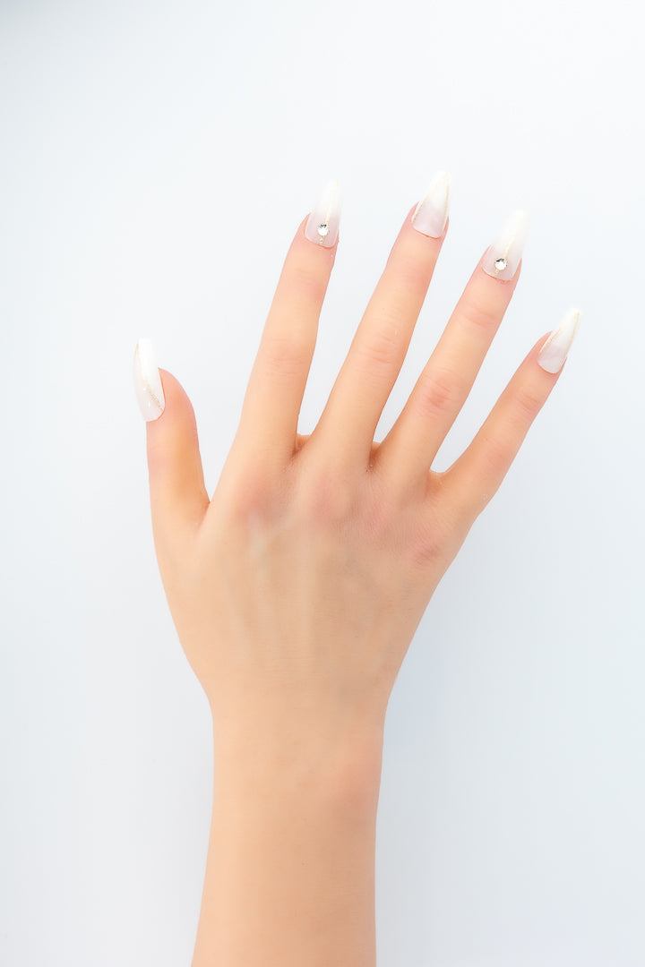 MissYes Press-On Nails White with Brilliant and Diamond - Coffin